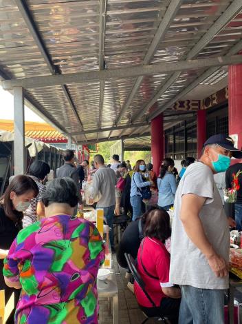 軍墓清明節祭祀人潮