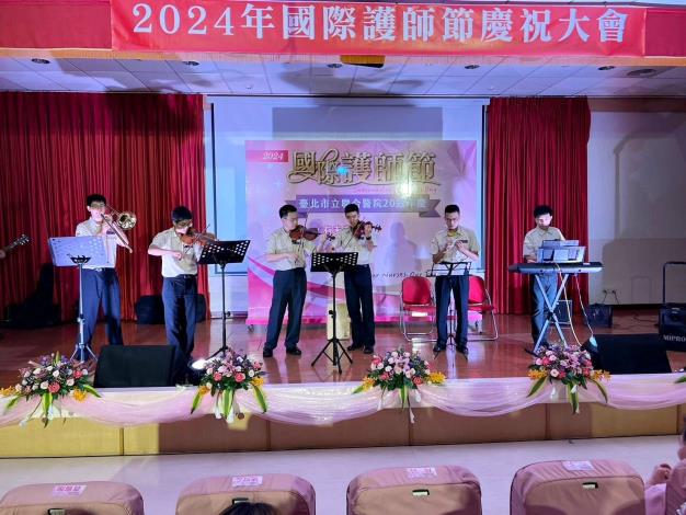 向白衣天使致敬 北市小平頭樂團赴聯醫仁愛院區感恩「役」演活動照片3_0