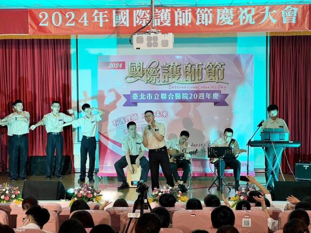 向白衣天使致敬 北市小平頭樂團赴聯醫仁愛院區感恩「役」演活動照片2_0