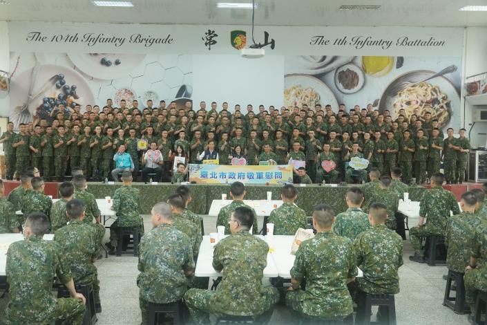 7.林奕華副市長與陸軍軍事訓練第197梯次市籍役男合影_0