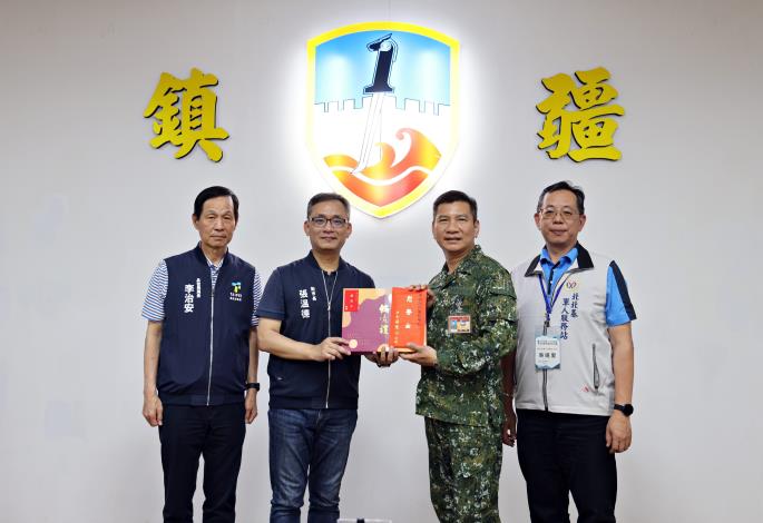 1.臺北市政府張溫德副市長赴澎湖慰勞第一線國軍官兵辛勞並致贈陸軍澎湖防衛指揮部慰勞金。