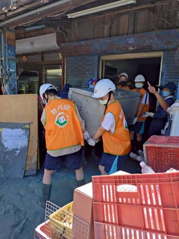 臺北市替代役役男馳援花蓮投入光復鄉救災照片5