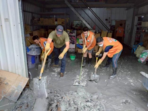 臺北市替代役役男馳援花蓮投入光復鄉救災照片7