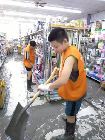 臺北市替代役役男馳援花蓮投入光復鄉救災照片6