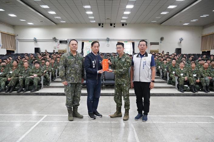 01臺北市政府感謝憲訓中心後備旅辦理教育召集辛勞並致贈慰勞金_0.JPG