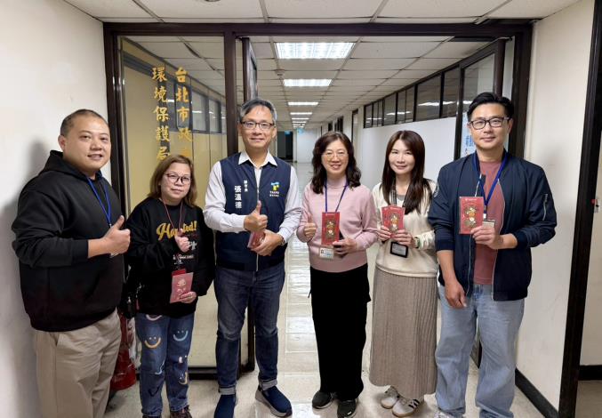 臺北市張溫德副市長赴環境保護局溝渠清理第一隊辭歲-1