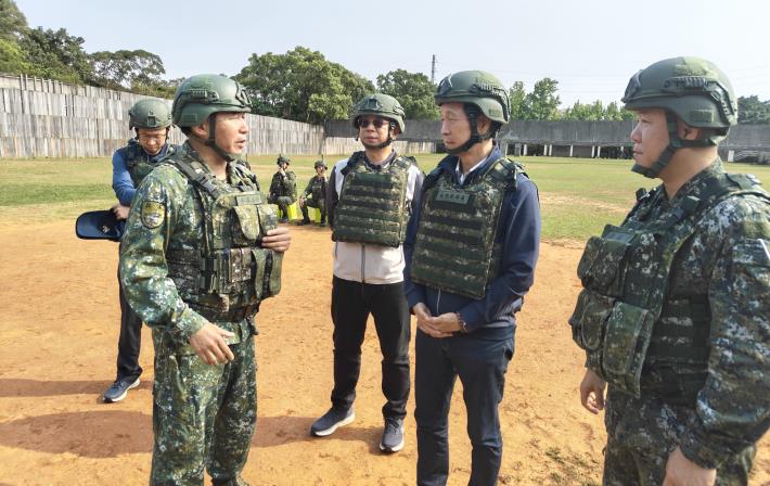 4.憲後旅參謀主任向李治安局長做召訓任務說明_0