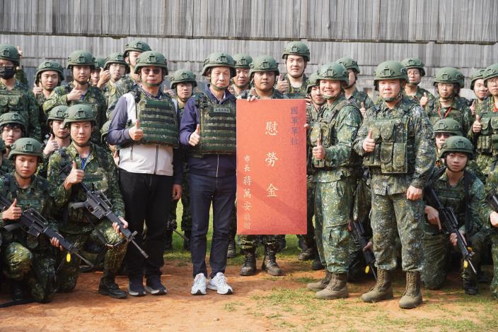 1.臺北市政府兵役局李治安局長前往憲兵訓練中心慰勞憲後旅教召之役男_0