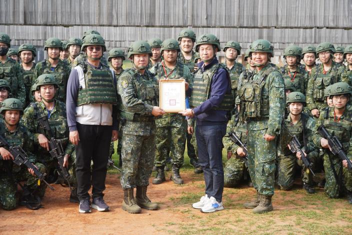 2.憲兵訓練中心後備步兵旅莊秉祥上校旅長致贈感謝狀予臺北市政府_0
