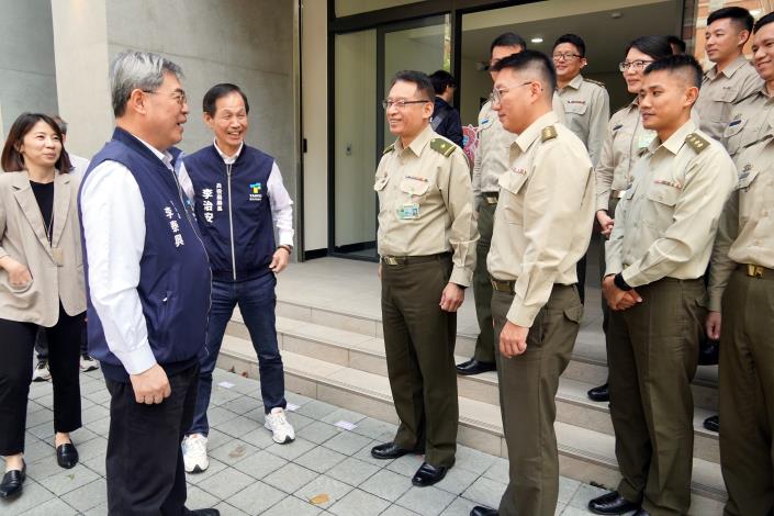 06.憲兵第202指揮部張純志指揮官率所轄官兵熱情歡送李副市長_0