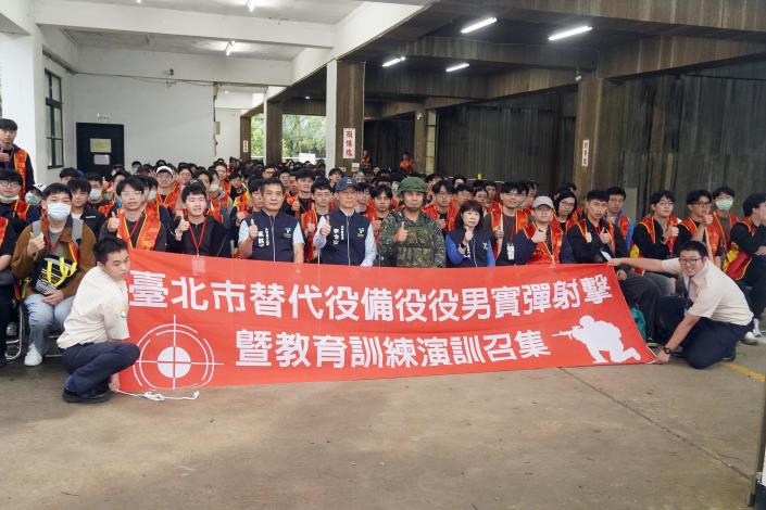 實彈射擊靶場合影_0.JPG