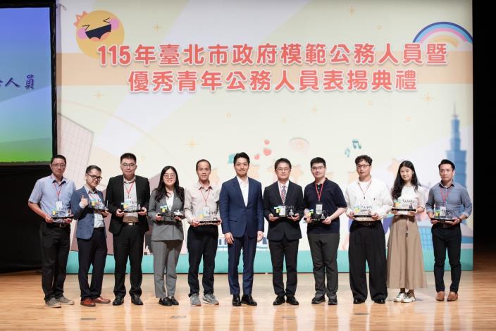115年6月23日本府模範公務人員表揚典禮-模範公務人員當選者與市長合照(1)