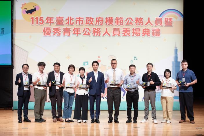 115年6月23日本府模範公務人員表揚典禮-模範公務人員當選者與市長合照(2)