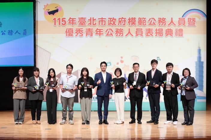 115年6月23日本府模範公務人員表揚典禮-模範公務人員當選者與市長合照(5)