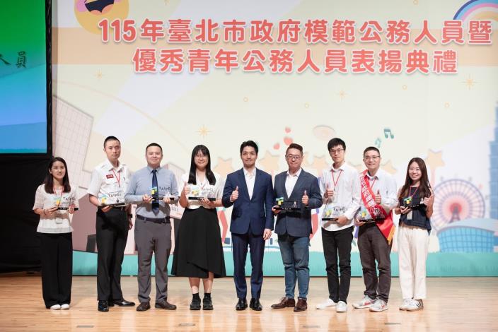 115年6月23日本府模範公務人員表揚典禮-優秀青年公務人員當選者與市長合照(2)