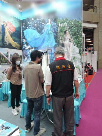 婚紗業者查核照片2-臺北市政府法務局提供