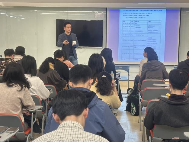 臺北市政府法務局局長連堂凱於講座開場致詞。