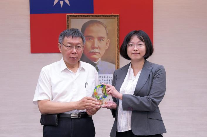 1080430_01_022_市政會議前頒獎_劉佳雯攝