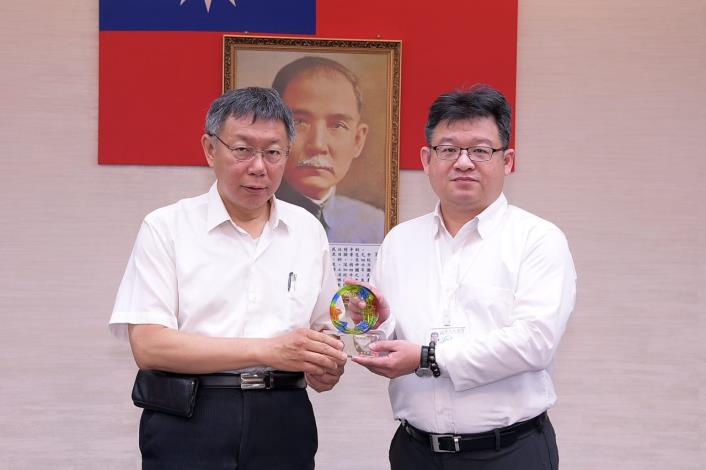 1080430_01_044_市政會議前頒獎_劉佳雯攝