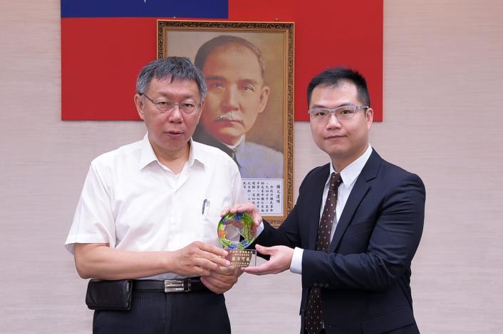 1080430_01_014_市政會議前頒獎_劉佳雯攝