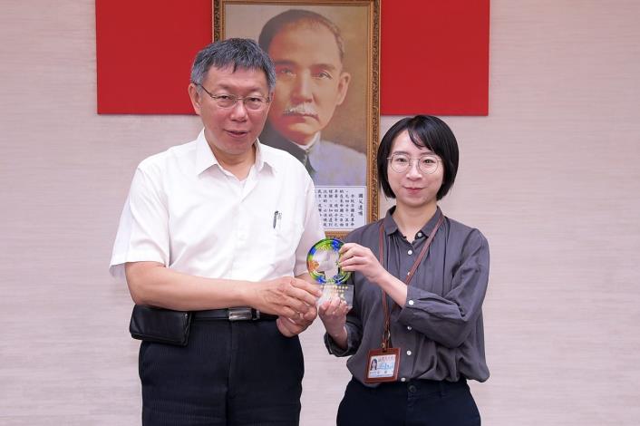 1080430_01_028_市政會議前頒獎_劉佳雯攝