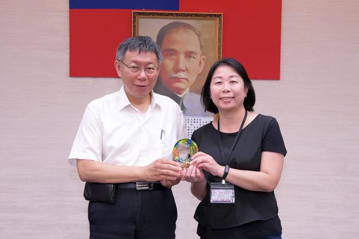 1080430_01_026_市政會議前頒獎_劉佳雯攝