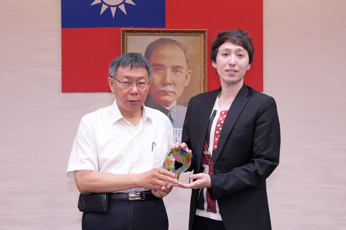 1080430_01_020_市政會議前頒獎_劉佳雯攝