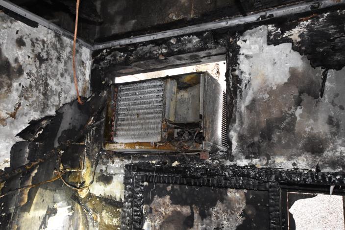 Air conditioner fires often burn down their nearby decorations. If there is burnt smell or abnormal noise during operation, it should be examined and repaired by professionals instantly.