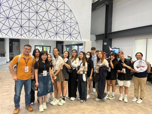 「後生來尞-世界客家博覽會參訪」讓更多青年認識台灣與全球客家文化。（臺北市政府客家事務委員會提供）