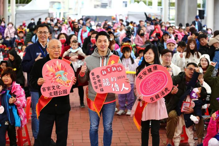 蔣市長、北市客委會代理主委池婉宜與吳伯雄會長和新丁新枝大合照_0_0_0