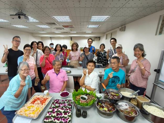 舉辦一系列課程，學員學習用野菜作料理，市集活動中提供民眾品嚐_0