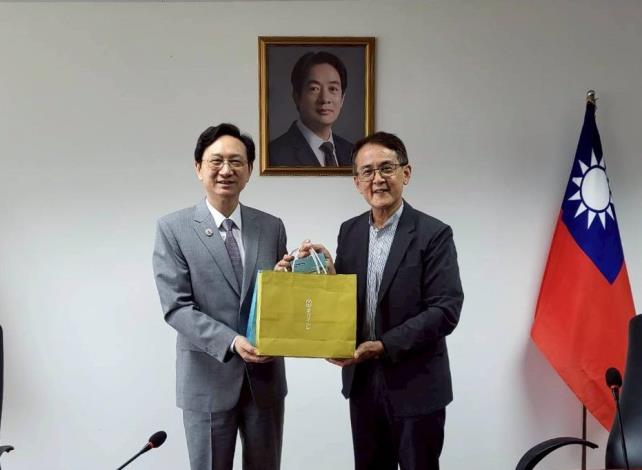 駐星代表童振源與北市客委會主委吳文德會晤,交流客家文化並推動臺星合作_0