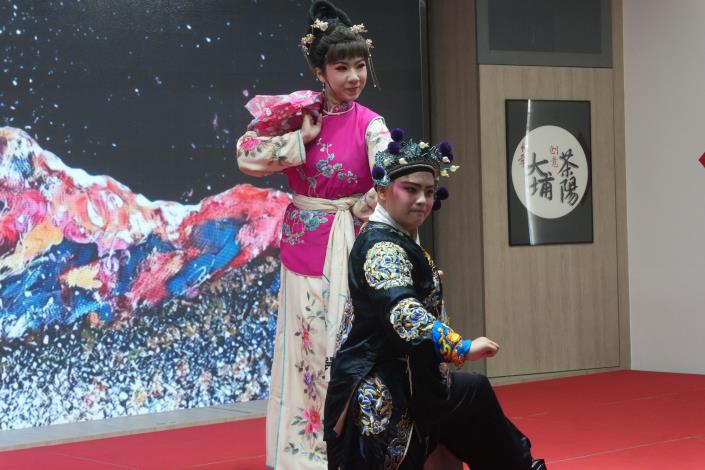 0829-全球客家串流計畫青年於茶陽(大埔)會館演出客家傳統戲曲。_0.JPG