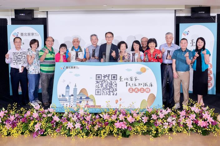 吳文德主委帶領貴賓們運用流沙正式啟動知識庫QR連結_0