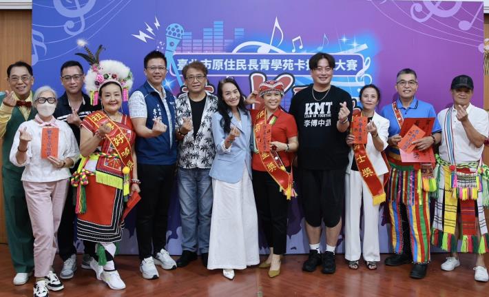 3.「第二屆耆英K歌秀」獲獎者與長官貴賓及評審之大合照