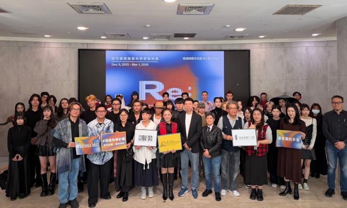 開幕茶會實踐大學設計師、模特兒與貴賓合影