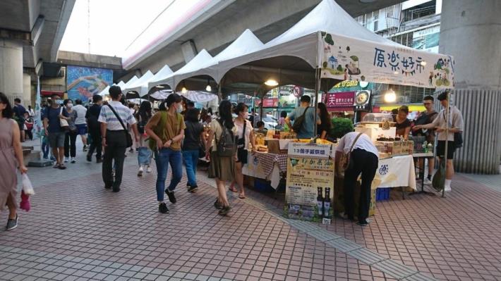 本會辦理109年度原樂好市-臺北市原民假日市集於捷運南港展覽館站及士林站辦理3