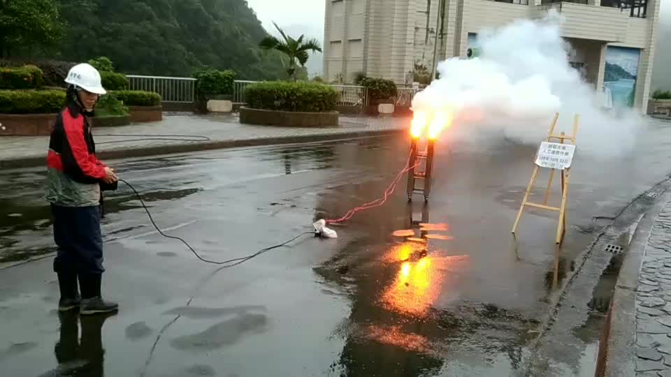 翡管局109年10月22日於翡翠水庫壩頂進行人工增雨作業(影片)