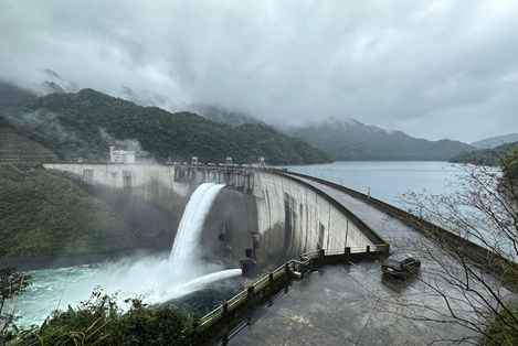 現況翡翠水庫設計庫容逾4億立方公尺目前每天供應大臺北600萬人民生用水量達250~270萬噸
