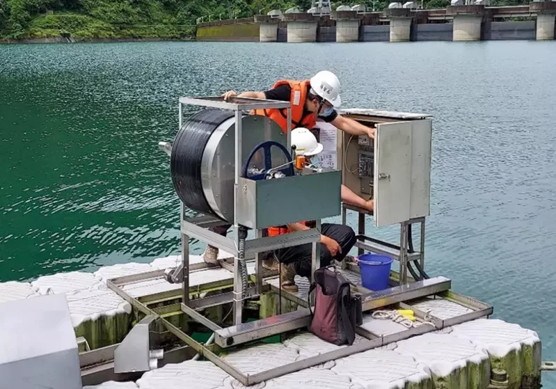 翡管局審慎控管用水，「分層水質自動監測儀器」定期維護。