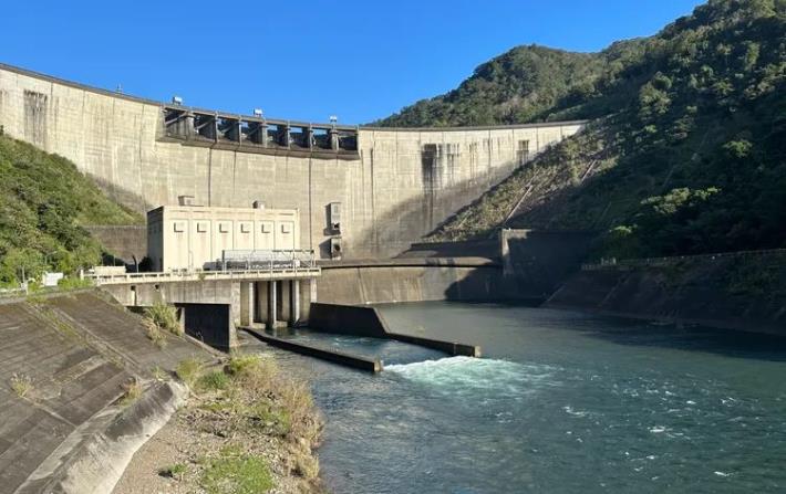 52ffc0346279207cd989c806e75a5bb3_750 (1)