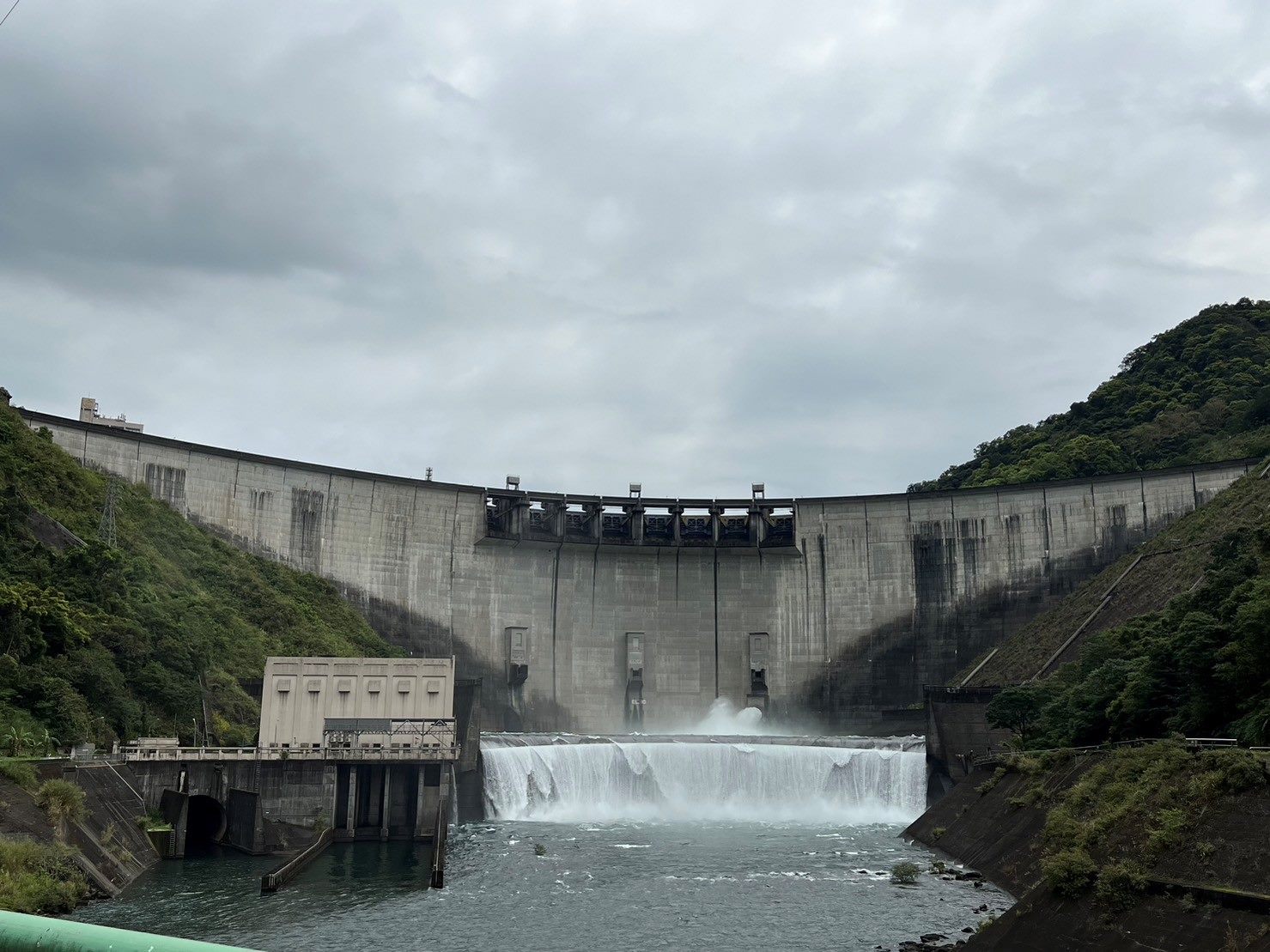 翡翠水庫「副壩」放水測試正常。圖／台北市翡管局提供