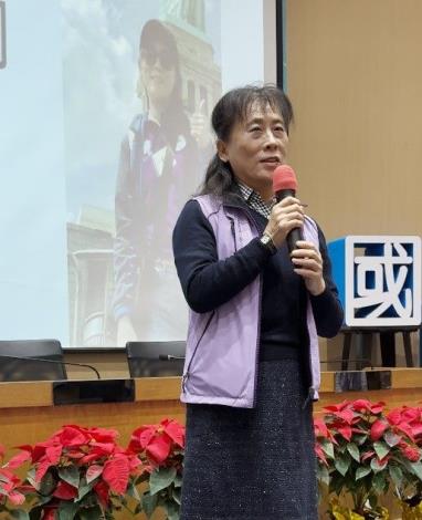 照片1  何雅娟處長致歡迎詞