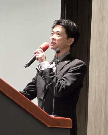 照片4 郭誠哲執行長鼓勵大家活到老、學到老，迎向精彩人生