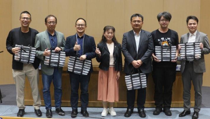 10與會貴賓合影_0