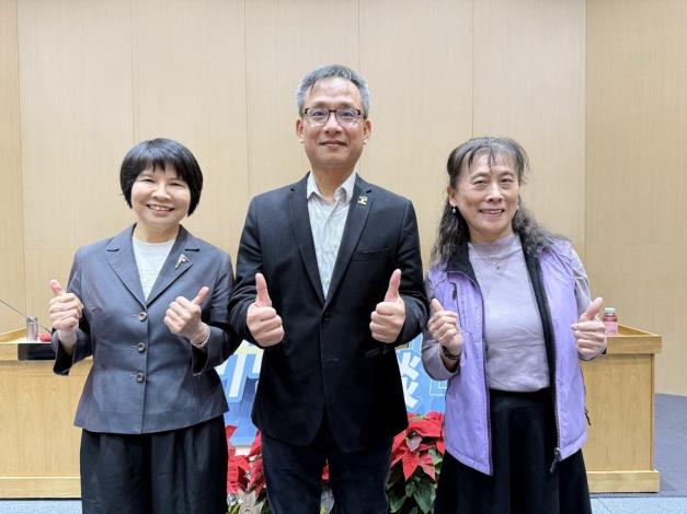 照片8 張副市長(中)、蘇彩足教授(左)、何雅娟處長會後合照