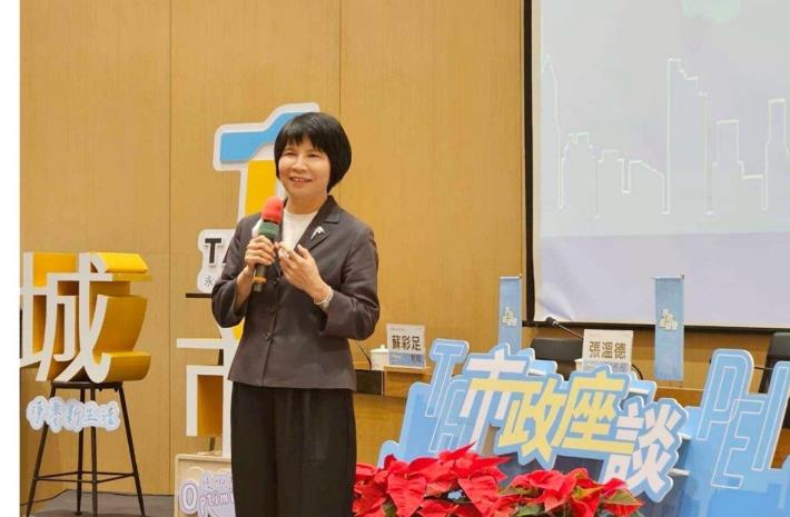 照片2 蘇彩足教授引言