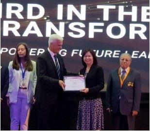 The Acting Director of DCSD, LIN FANG-JU receiving the award at the IFTDO's 48th International Conference/Photo taken on 24.6.2019