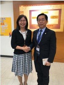 Photo of Ms. LIN, Fang-Ju, our Acting Director (left) with Mr. CHIANG Ming-Hsiu, Dean of the NCCU College of Social Sciences (right)