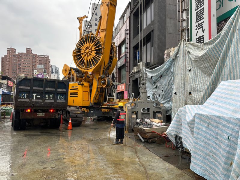Y21站連續壁抓掘出土
